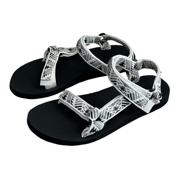 teva boomerang white grey